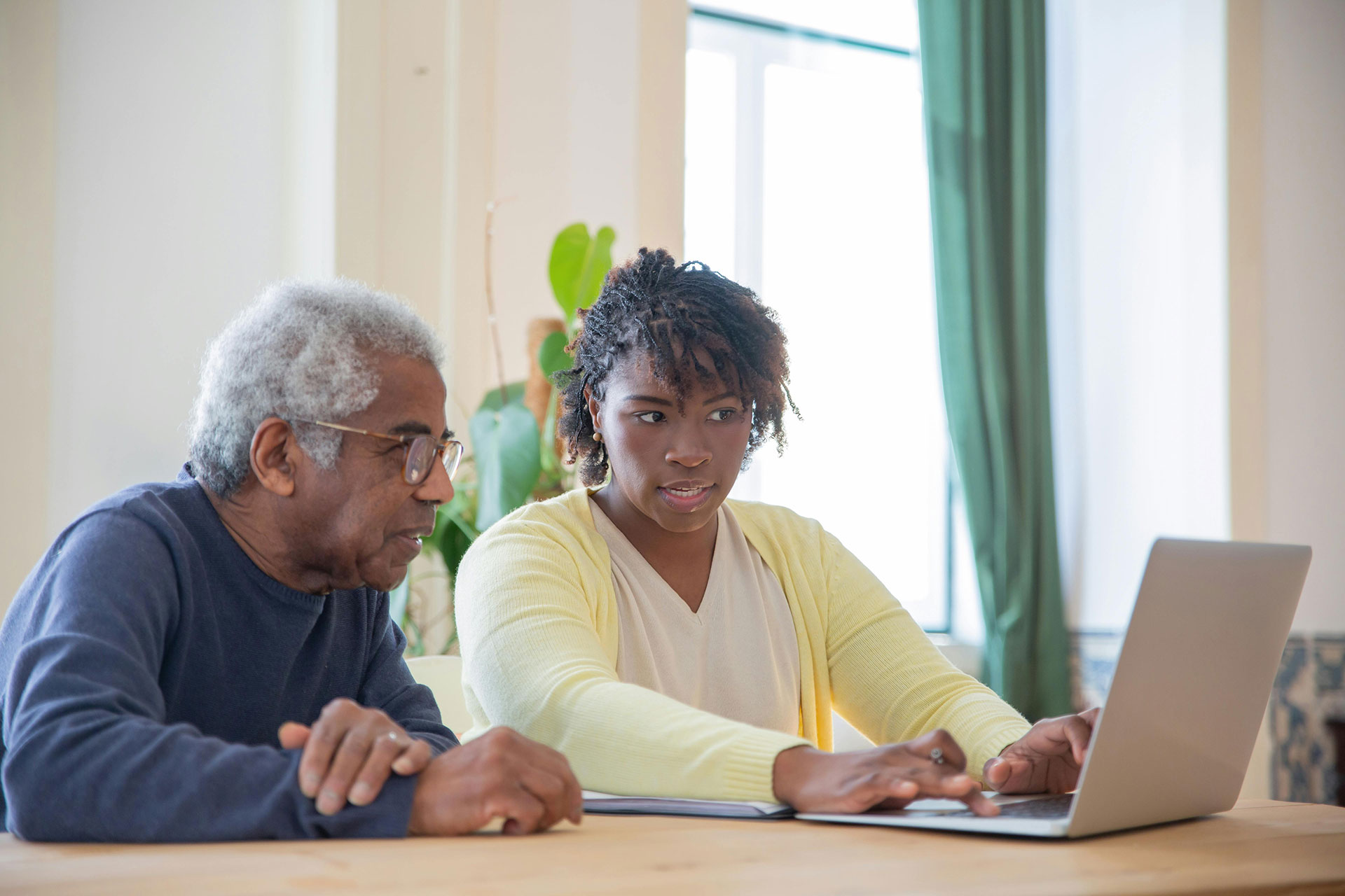 Father and daughter looking at a computer - Lasky Justus Law - Your Savannah Law Firm for Nursing Home Abuse and neglect